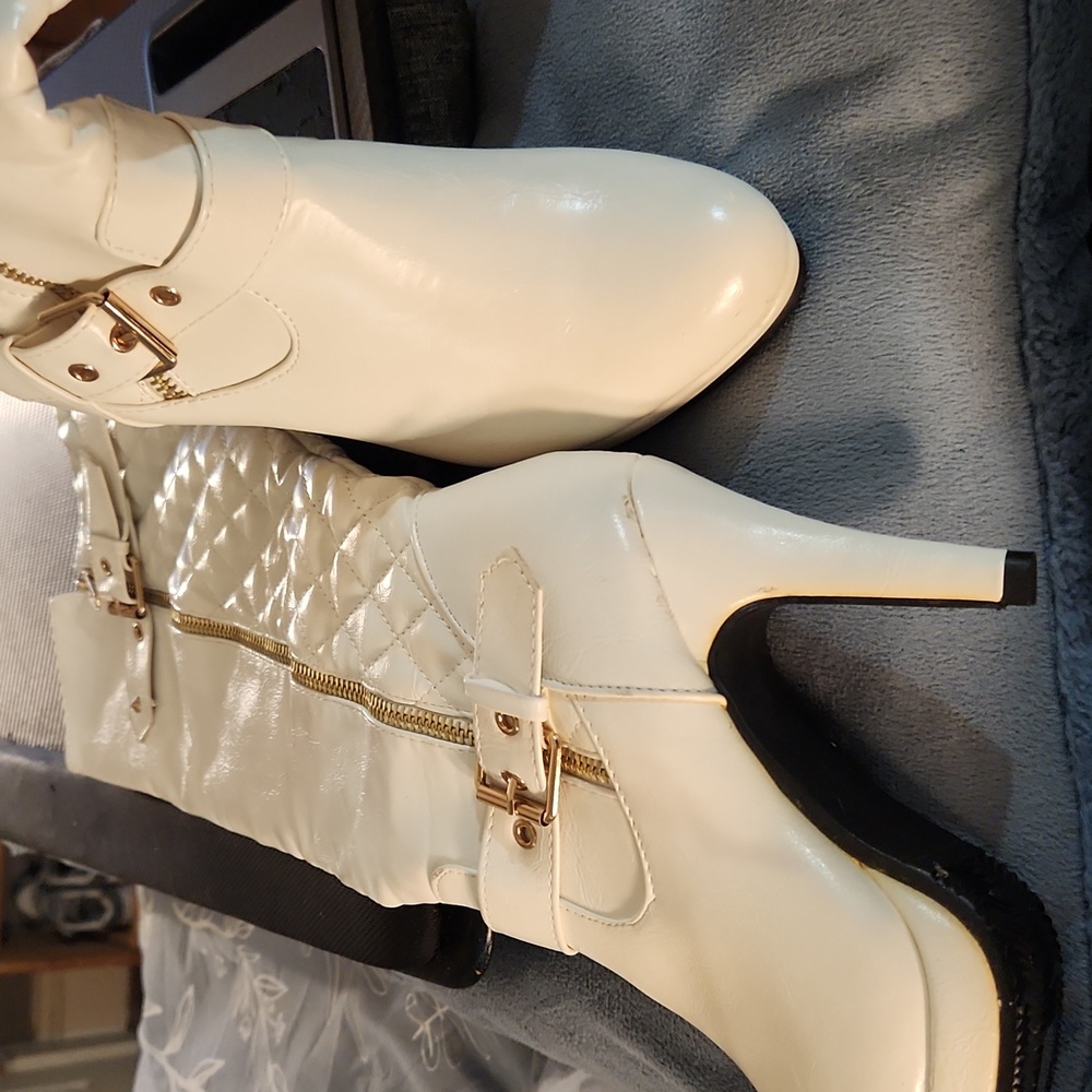 Boots - Picture 3 of 3
